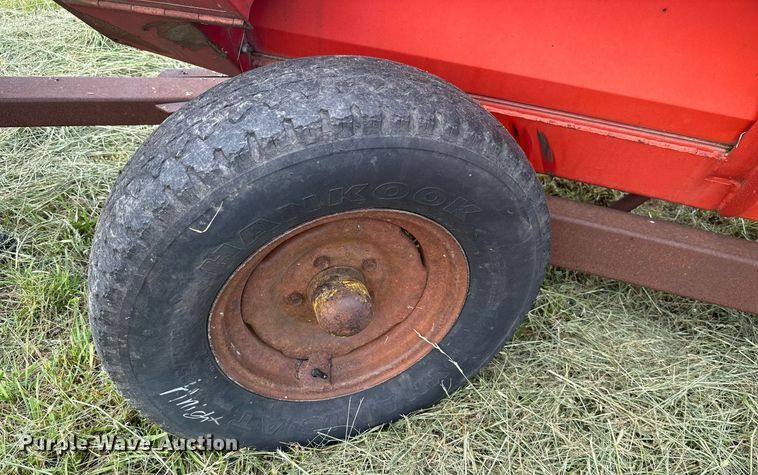 image for item LG9246 1981 Massey Ferguson 860  combine