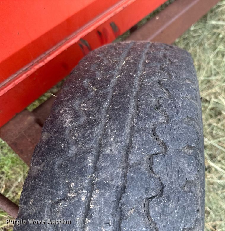 image for item LG9246 1981 Massey Ferguson 860  combine