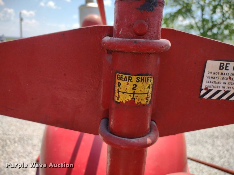 image for item LL9173 1943 McCormick Farmall H  tractor