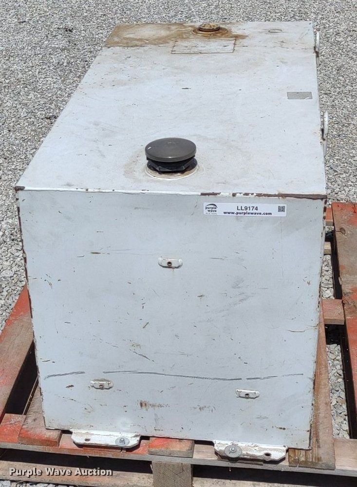 image for item LL9174 Delta 484000  fuel tank