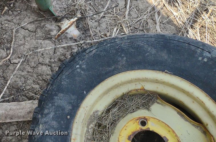 image for item LL9206 (2) pieces of ag equipment