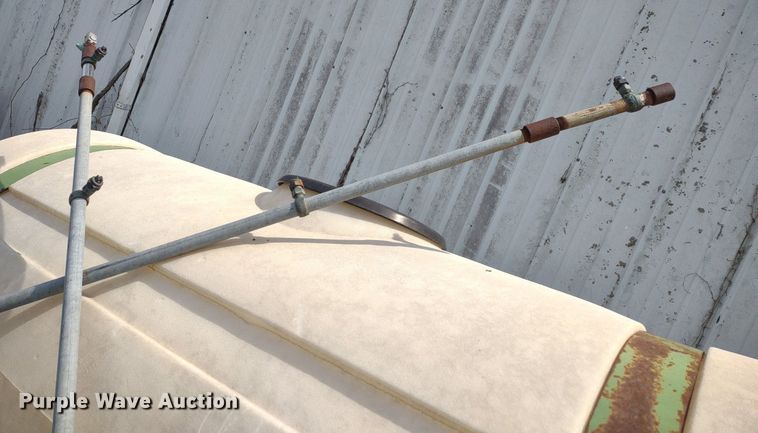 image for item LL9206 (2) pieces of ag equipment