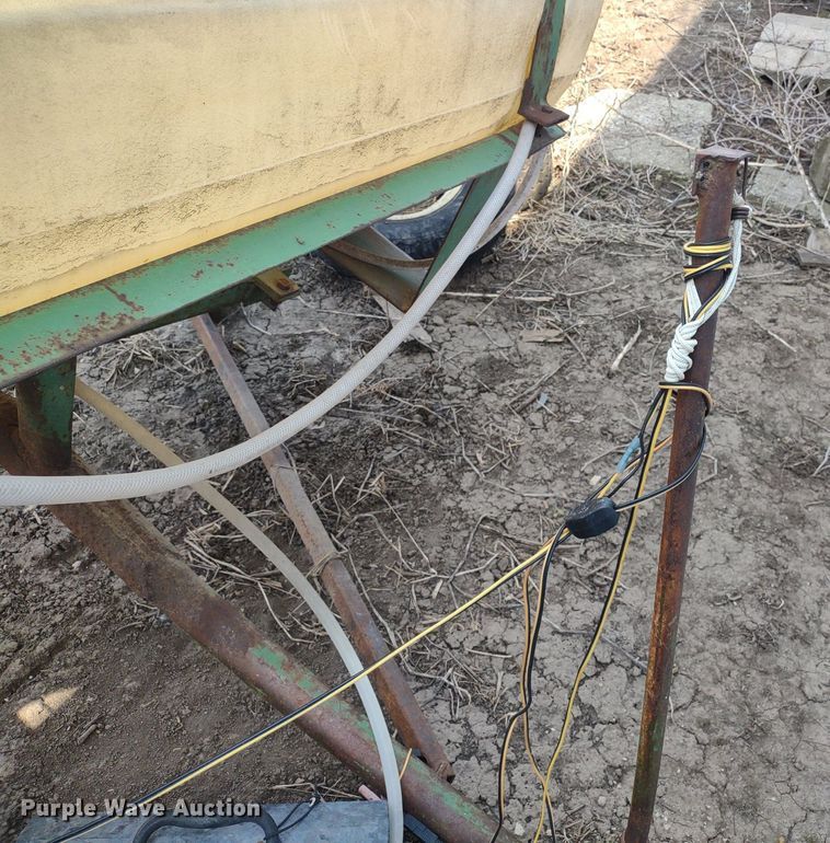 image for item LL9206 (2) pieces of ag equipment