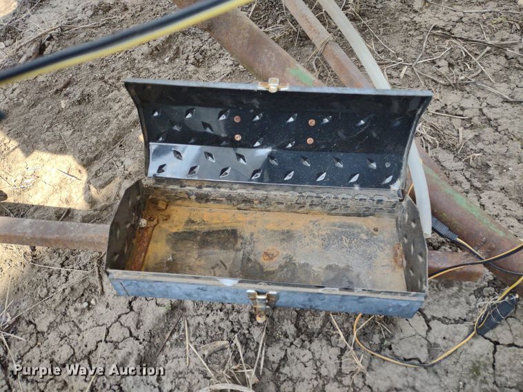 image for item LL9206 (2) pieces of ag equipment