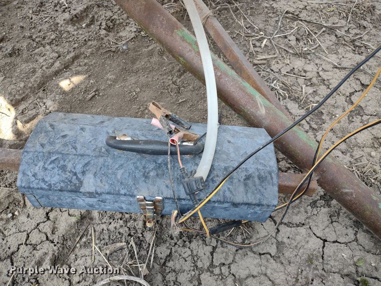 image for item LL9206 (2) pieces of ag equipment