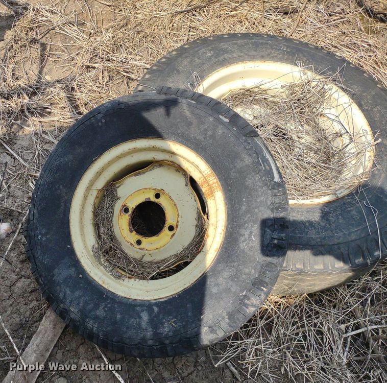 image for item LL9206 (2) pieces of ag equipment