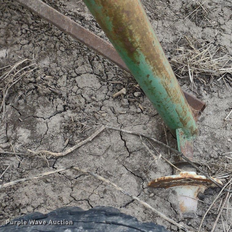 image for item LL9206 (2) pieces of ag equipment