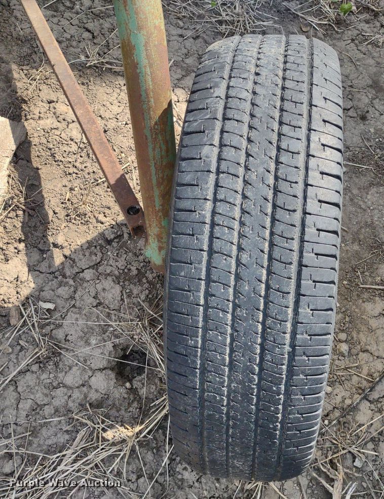 image for item LL9206 (2) pieces of ag equipment