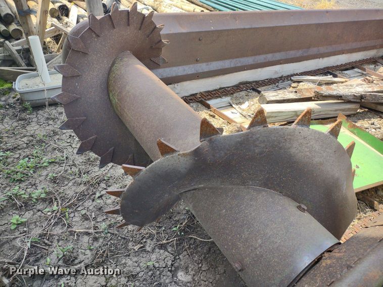 image for item LL9206 (2) pieces of ag equipment