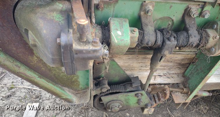 image for item LL9206 (2) pieces of ag equipment