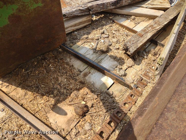 image for item LL9206 (2) pieces of ag equipment