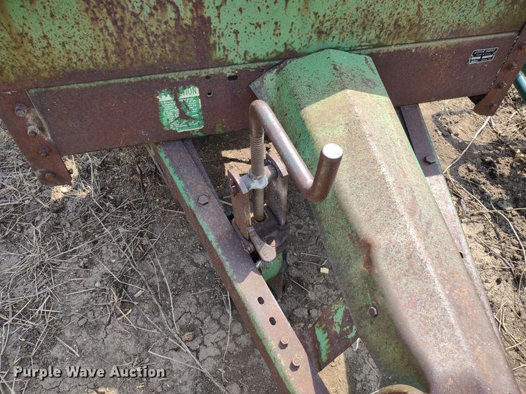 image for item LL9206 (2) pieces of ag equipment