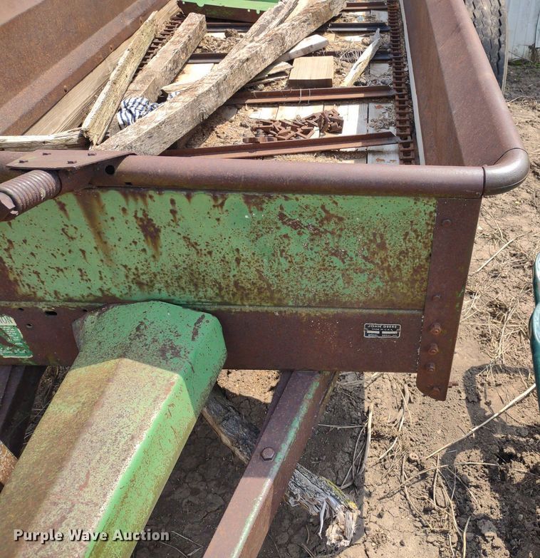 image for item LL9206 (2) pieces of ag equipment