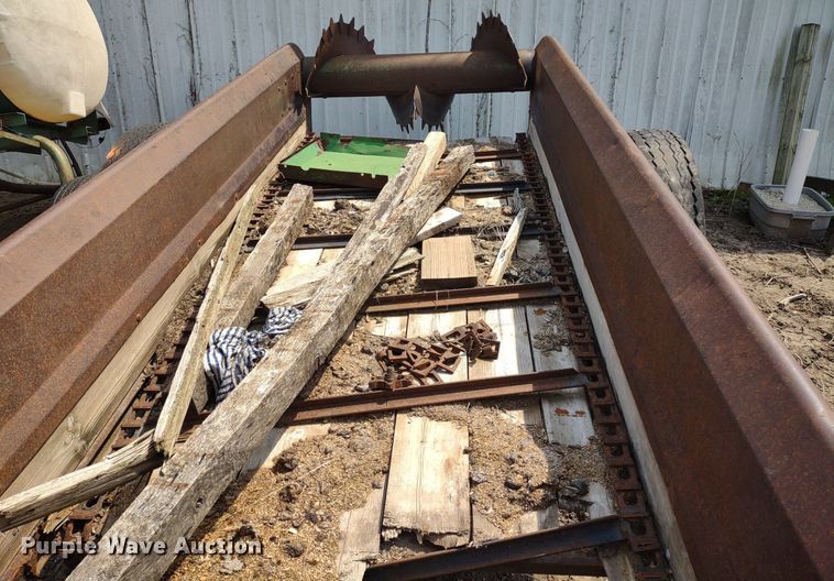 image for item LL9206 (2) pieces of ag equipment