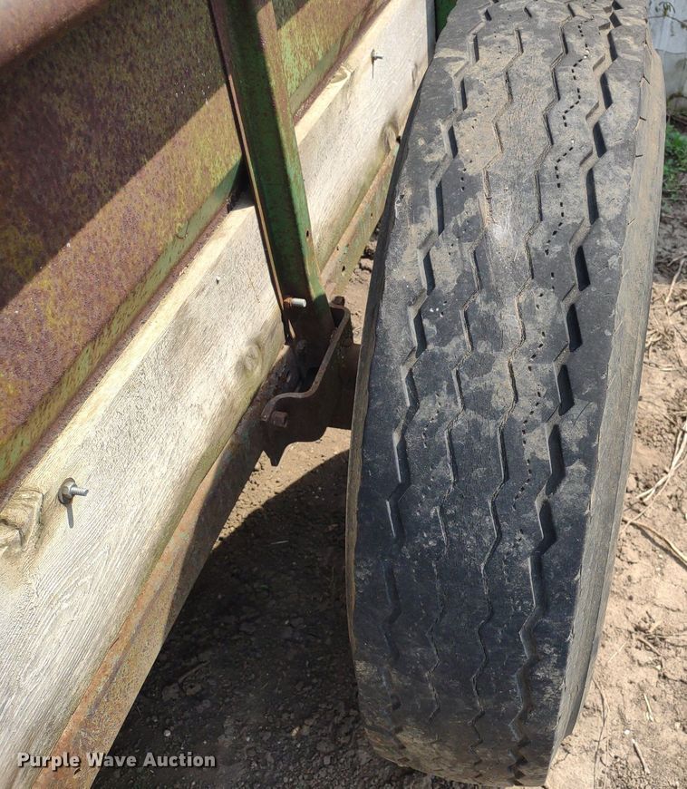 image for item LL9206 (2) pieces of ag equipment