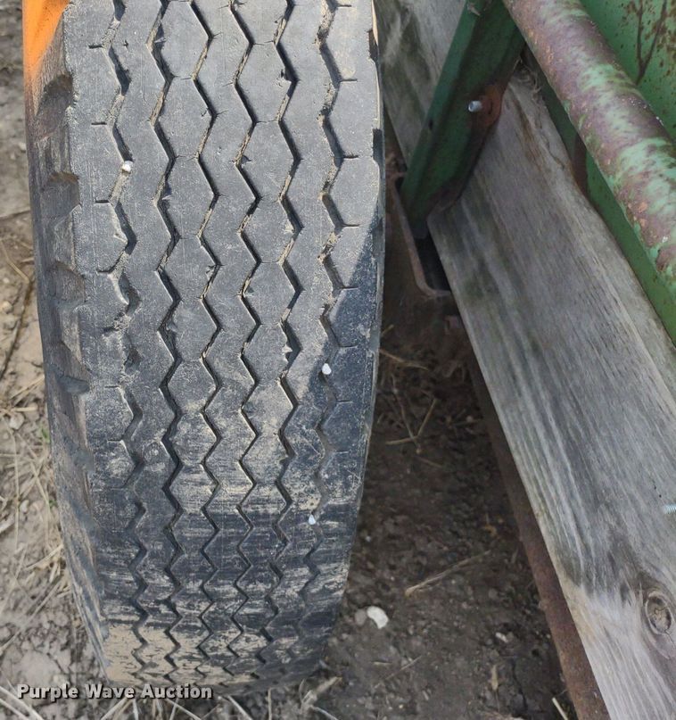 image for item LL9206 (2) pieces of ag equipment