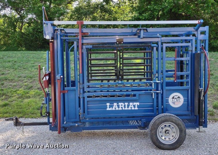 image for item LL9217 Acme Lariat  livestock squeeze chute