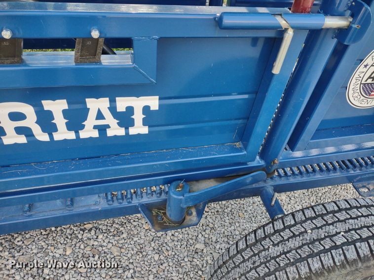 image for item LL9217 Acme Lariat  livestock squeeze chute