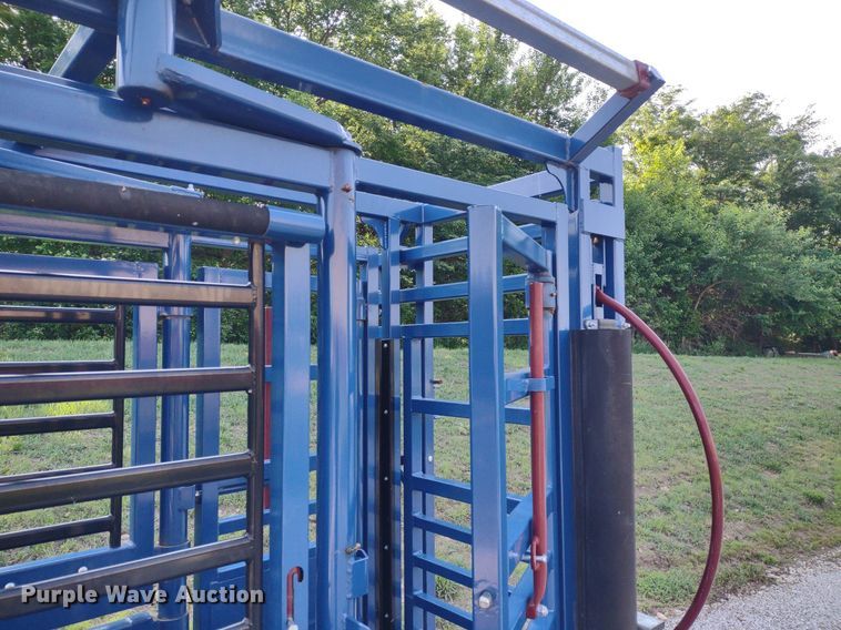 image for item LL9217 Acme Lariat  livestock squeeze chute