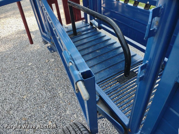 image for item LL9217 Acme Lariat  livestock squeeze chute