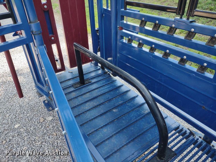 image for item LL9217 Acme Lariat  livestock squeeze chute