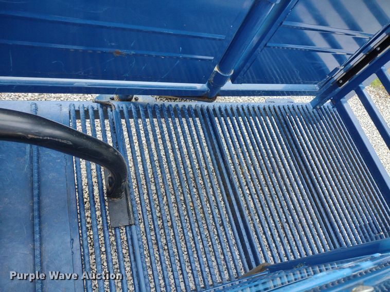 image for item LL9217 Acme Lariat  livestock squeeze chute