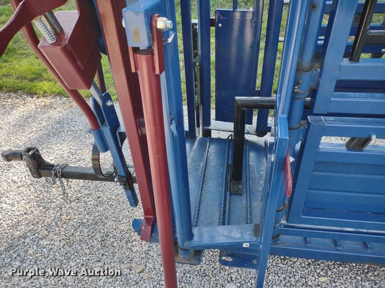 image for item LL9217 Acme Lariat  livestock squeeze chute