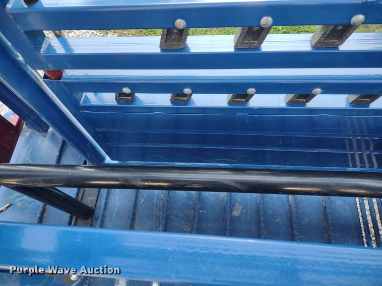 image for item LL9217 Acme Lariat  livestock squeeze chute