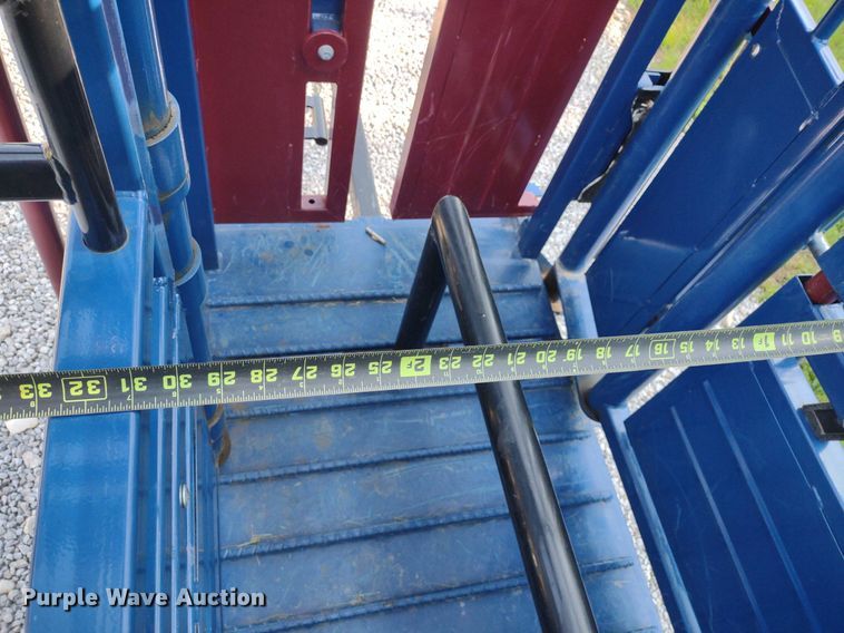 image for item LL9217 Acme Lariat  livestock squeeze chute