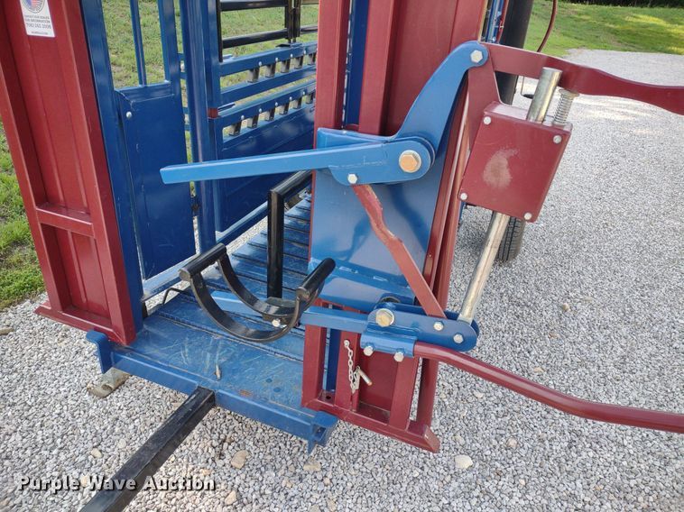 image for item LL9217 Acme Lariat  livestock squeeze chute