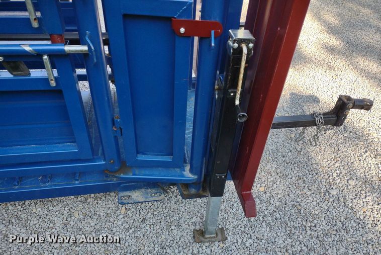 image for item LL9217 Acme Lariat  livestock squeeze chute