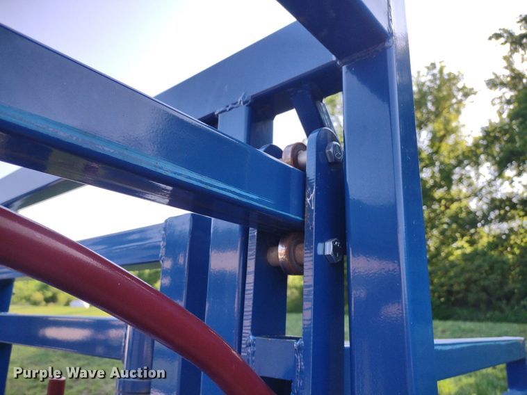 image for item LL9217 Acme Lariat  livestock squeeze chute