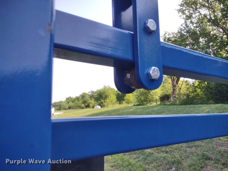 image for item LL9217 Acme Lariat  livestock squeeze chute