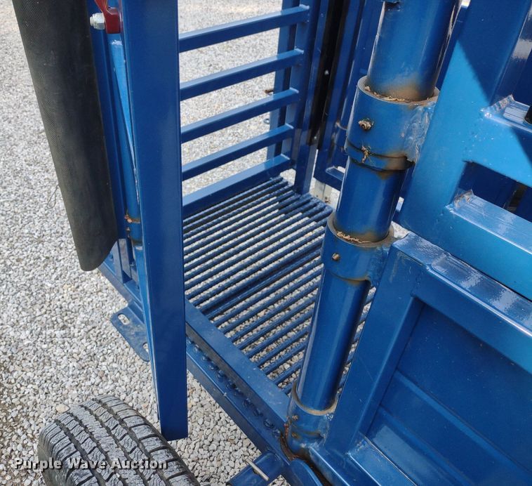 image for item LL9217 Acme Lariat  livestock squeeze chute