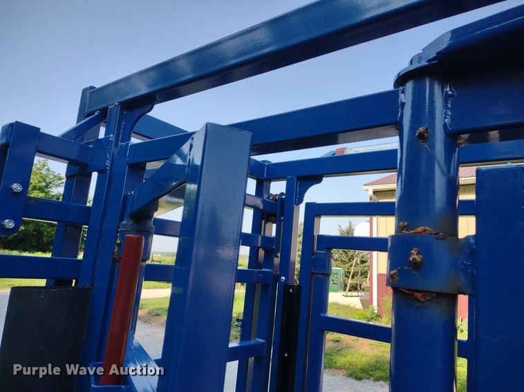image for item LL9217 Acme Lariat  livestock squeeze chute