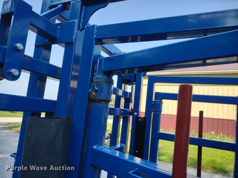 image for item LL9217 Acme Lariat  livestock squeeze chute