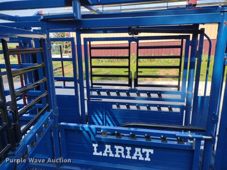image for item LL9217 Acme Lariat  livestock squeeze chute