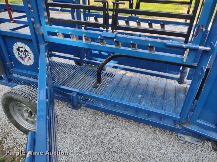 image for item LL9217 Acme Lariat  livestock squeeze chute