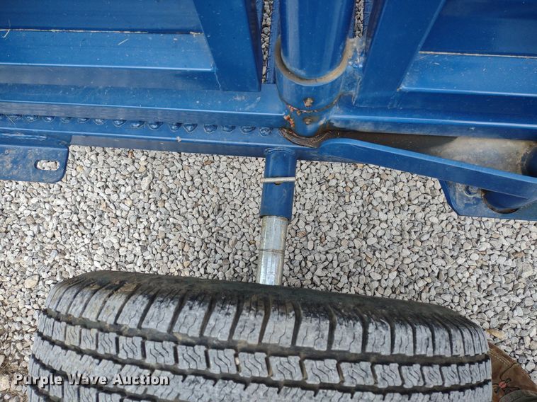 image for item LL9217 Acme Lariat  livestock squeeze chute