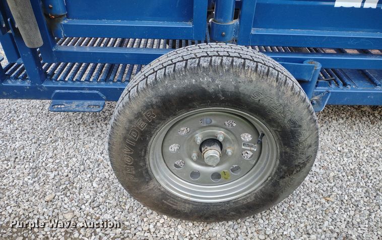 image for item LL9217 Acme Lariat  livestock squeeze chute