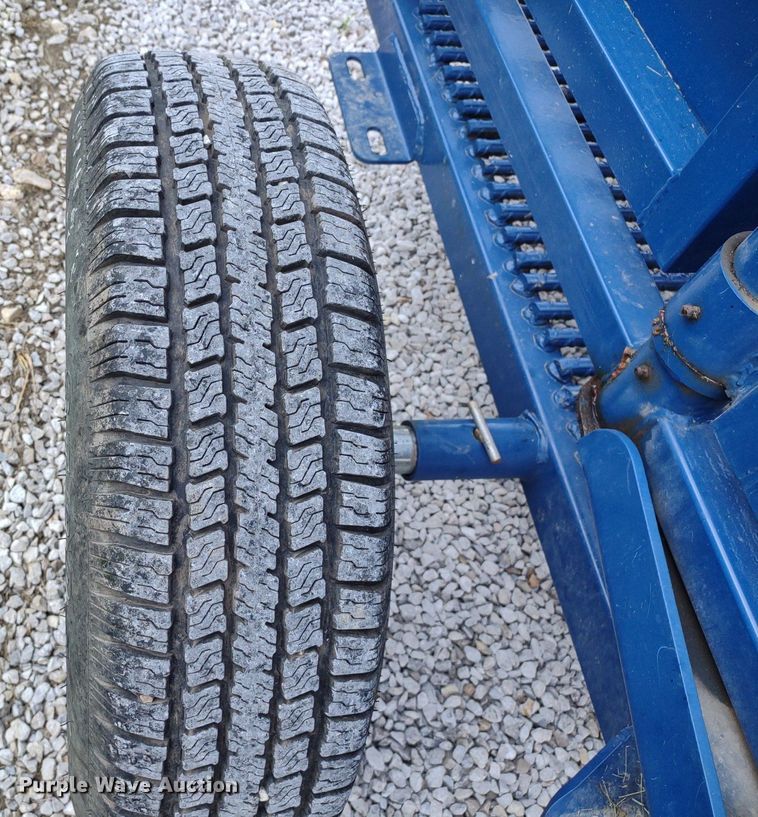 image for item LL9217 Acme Lariat  livestock squeeze chute