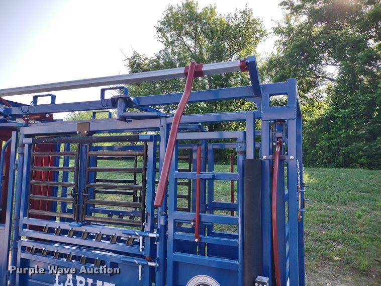 image for item LL9217 Acme Lariat  livestock squeeze chute