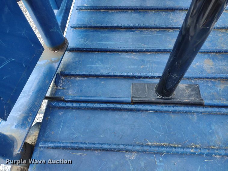 image for item LL9217 Acme Lariat  livestock squeeze chute