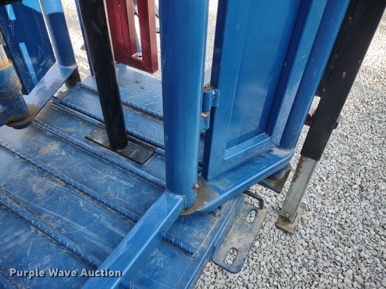 image for item LL9217 Acme Lariat  livestock squeeze chute