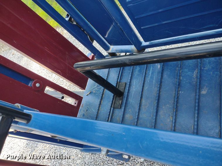 image for item LL9217 Acme Lariat  livestock squeeze chute