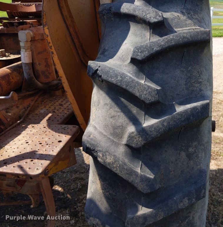 image for item LL9226 1962 Minneapolis Moline 4 Star  tractor