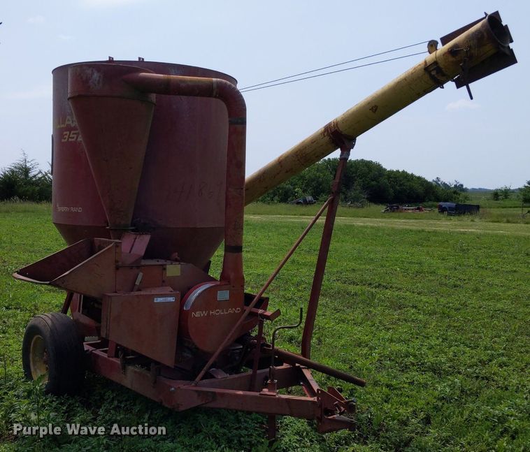 image for item LL9227 New Holland 352  feed grinder/mixer