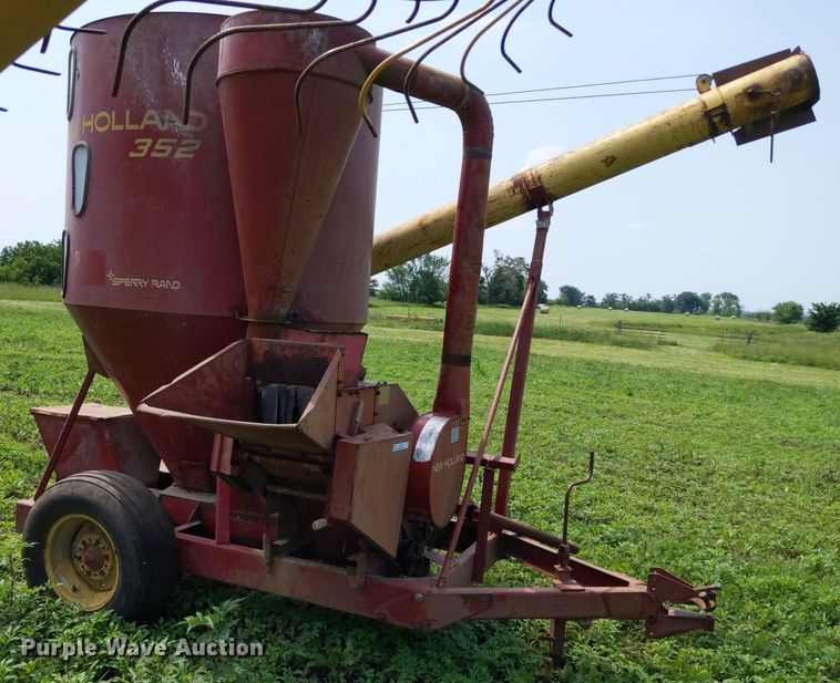 image for item LL9227 New Holland 352  feed grinder/mixer