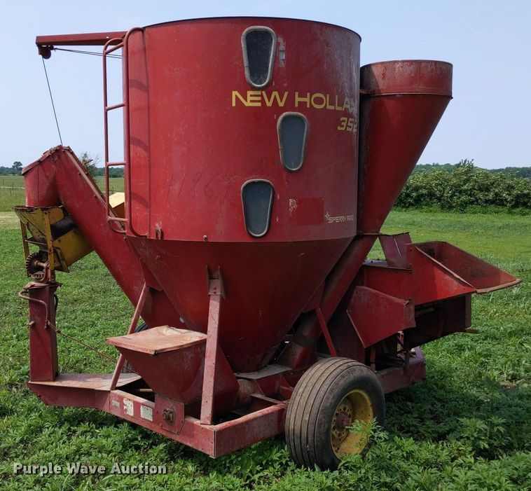 image for item LL9227 New Holland 352  feed grinder/mixer