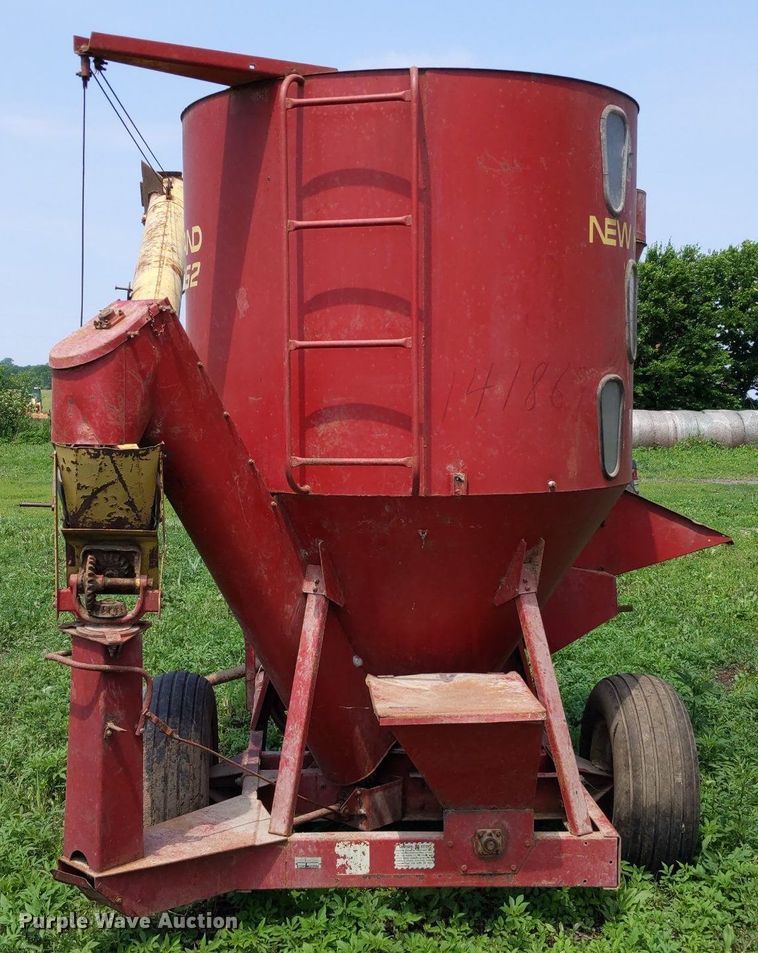 image for item LL9227 New Holland 352  feed grinder/mixer